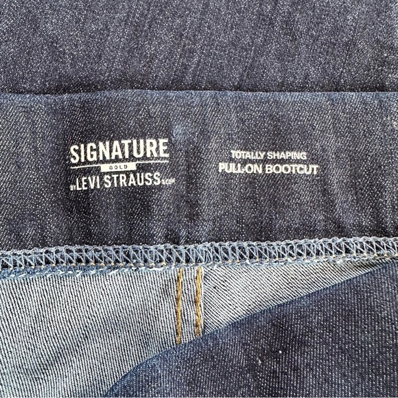 NWT Levi Strauss Signature Gold Totally Shaping Pull On Bootcut Jeans. 22 Short. - Picture 8 of 13